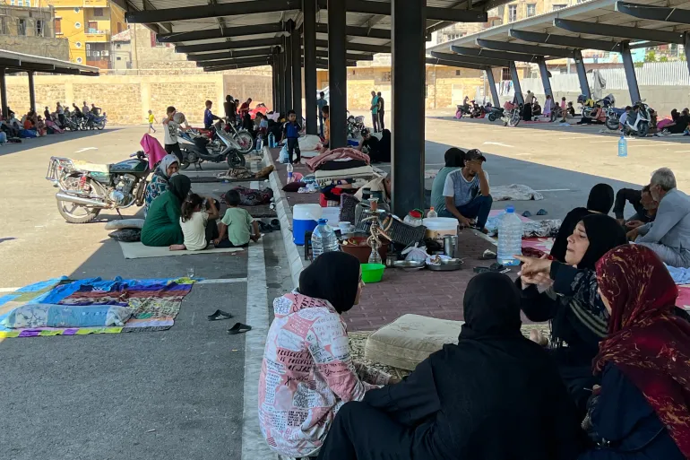 في رشعين …. نازحون يرفضون إخلاء مدرسة!